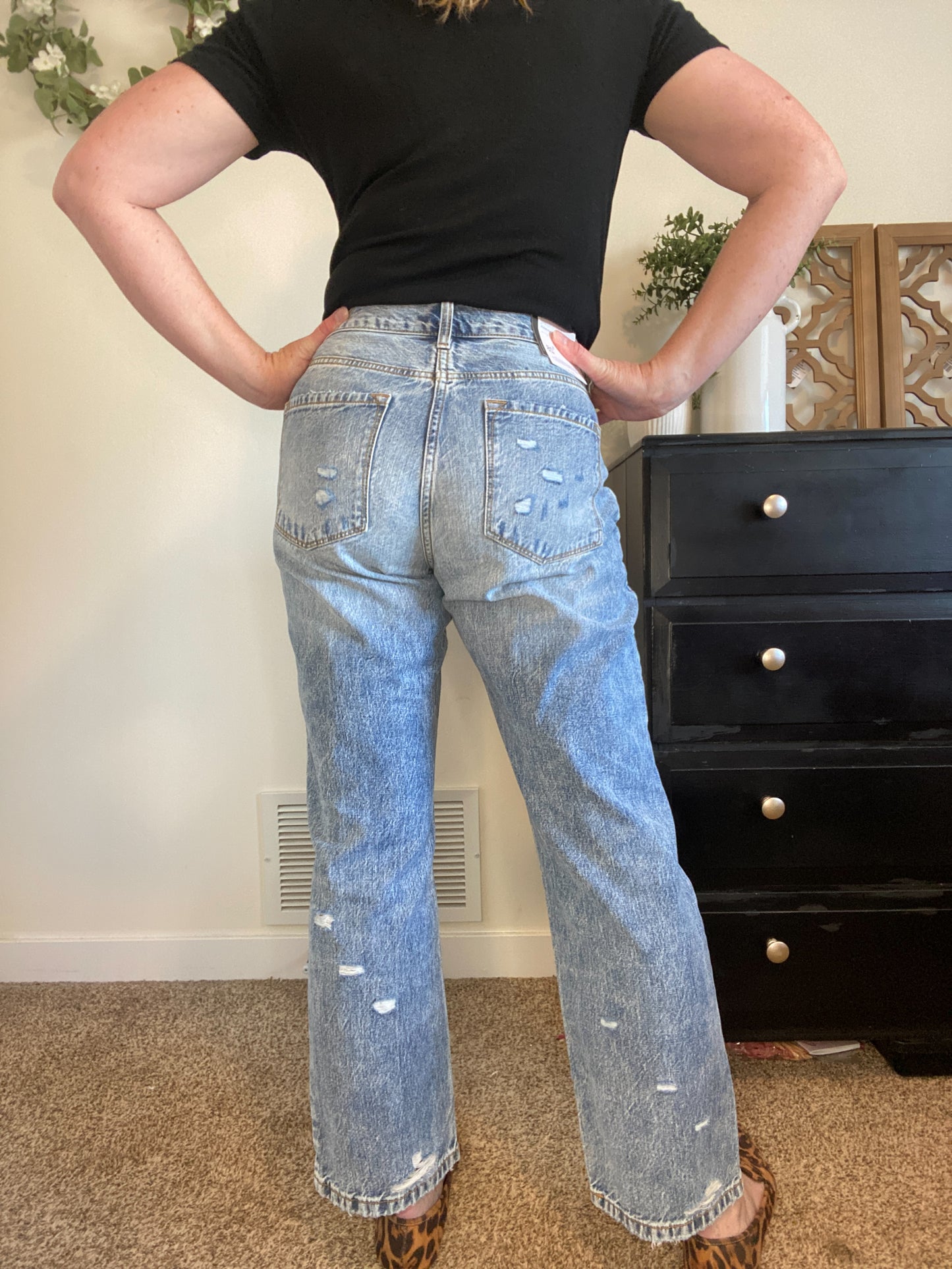 KanCan Mid Rise Straight Leg Jean